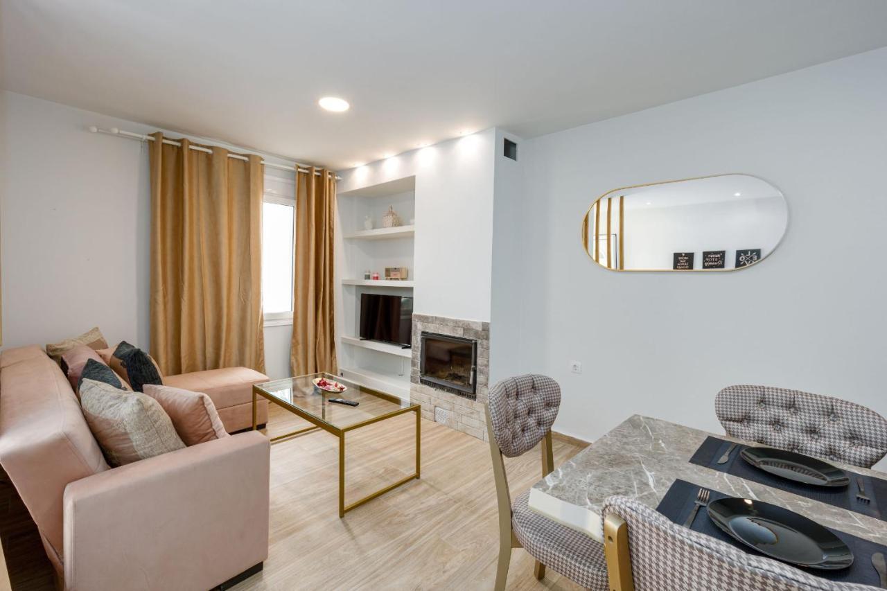 Central Art Maisonette By Estia *