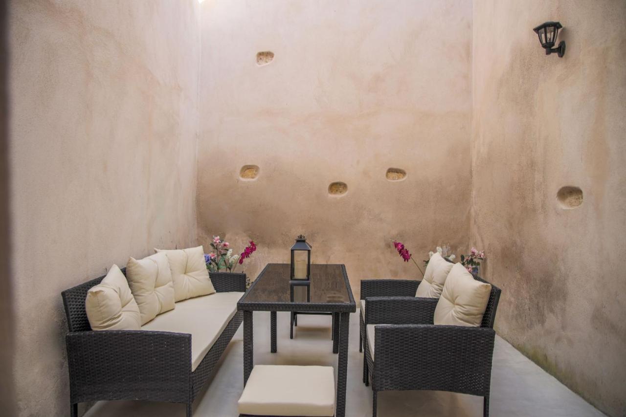 Apartment Central Art Maisonette By Estia *