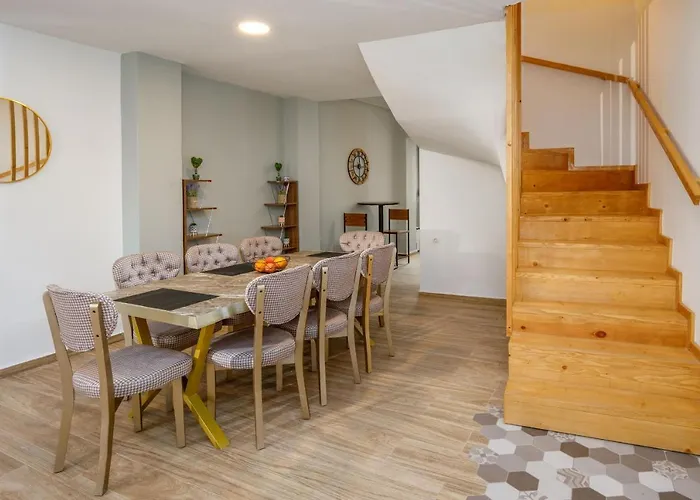 Central Art Maisonette By Estia
